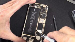 Sérült iPhone szervizelése, miért fontos a gyors beavatkozás?