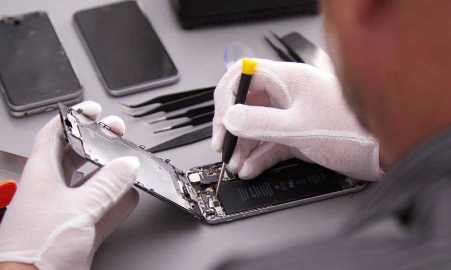 Hogyan cseréljük ki az akkumulátort az iPhone készülékünkben?