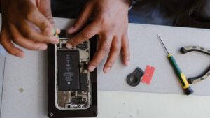 Hogyan ismerjük fel az eredeti iPhone kijelzőt szervizeléskor?