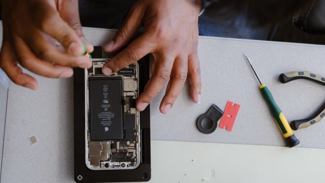 Hogyan ismerjük fel az eredeti iPhone kijelzőt szervizeléskor?