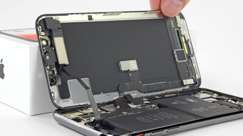 Milyen szempontokat vegyünk figyelembe az iPhone szerviz kiválasztásakor?