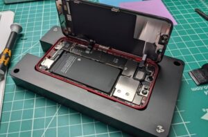 Az iPhone szerviz rejtett világa, az utángyártott alkatrészek előnyei és hátrányai